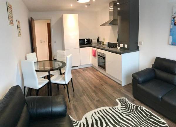 Luxury Modern Home near Bullring