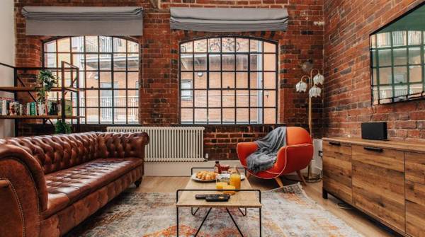 EXPOSED BRICKWORK TOWNHOUSE w FREE SECURED PARKING