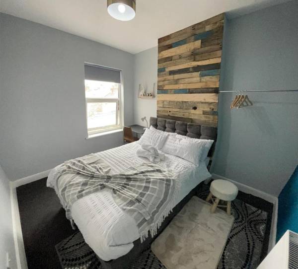 Large 6 bedroom house in Smethwick