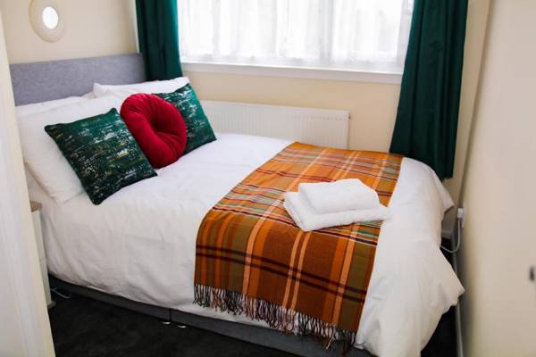 Newly Refurbished 3 Bedroom House B32 Area