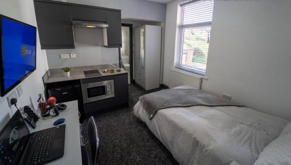 Impeccable 1-Bed Studio in Birmingham