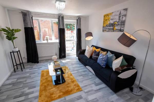 A Captivating 2-Bed House in London - Sleeps 4!