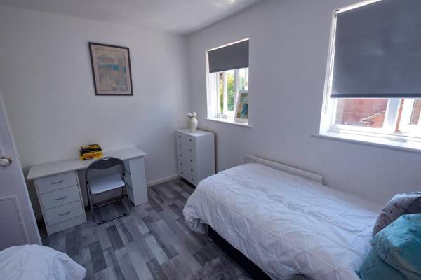 A Captivating 2-Bed House in London - Sleeps 4!