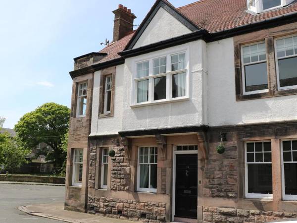 Iona 10 Palace Street East