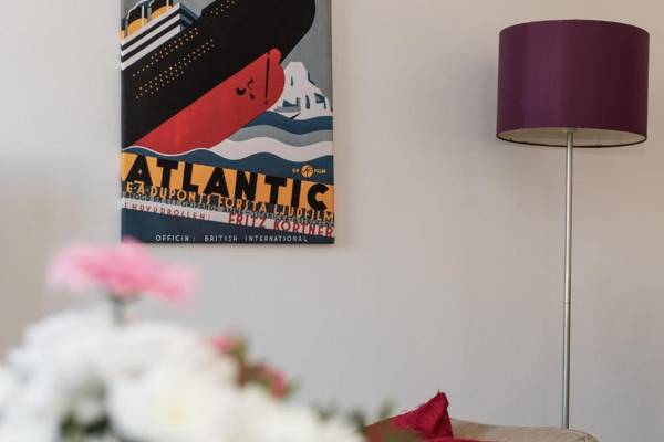 Excellent Location -Central Belfast - Parking - 4 Beds