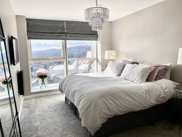 INCREDIBLE BELFAST CITY VIEWS APARTMENT SLEEPS 4