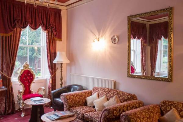 Wentworth House - Free Parking