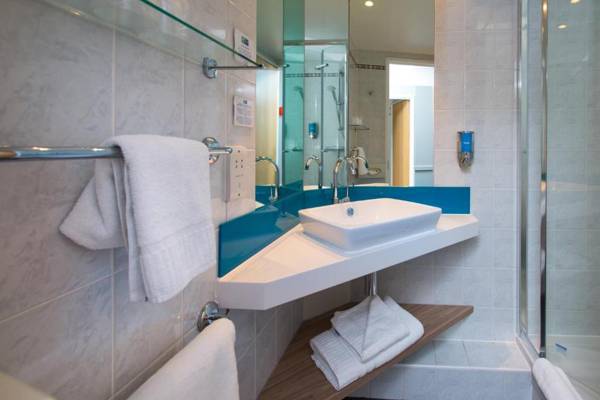 Holiday Inn Express Bath an IHG Hotel