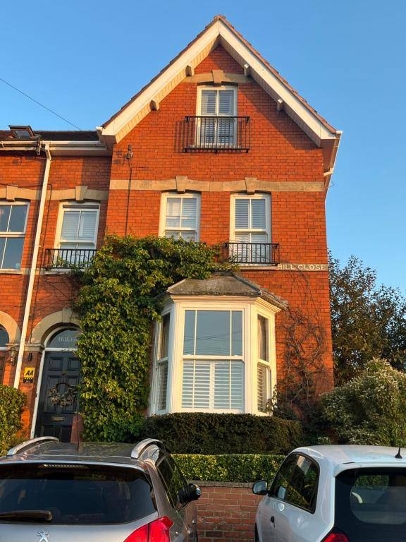 The Glastonbury Townhouse