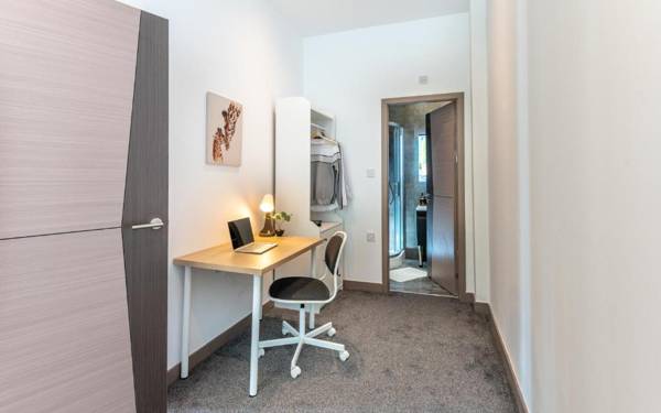 Workspace - Stunning 2 Bedroom Flat in Chineham Basingstoke