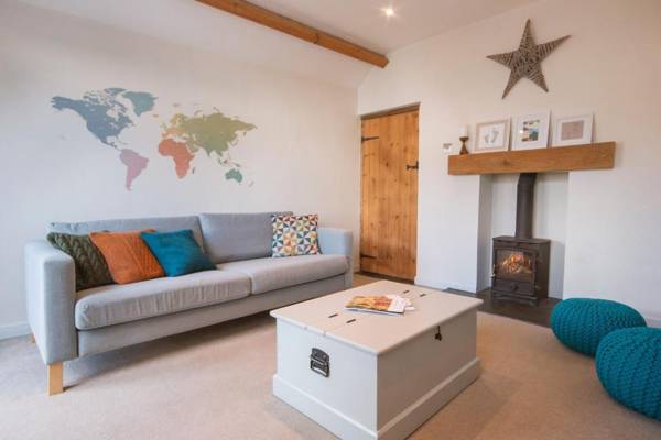 Church Cottage - Quaint farmhouse cottage with modern twist Dog Friendly Sleeps 6-7
