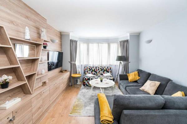 Sleek 2BD Home close Brent Cross Shopping Centre