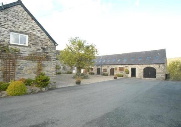 Bryn Melyn Farm Cottages