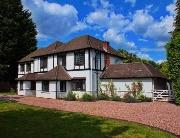 Countryside escape with stunning garden in Surrey