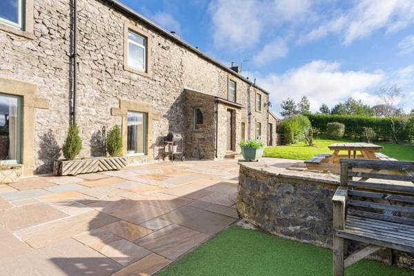Hulmes Vale House - Sleeps 14 - Peak district