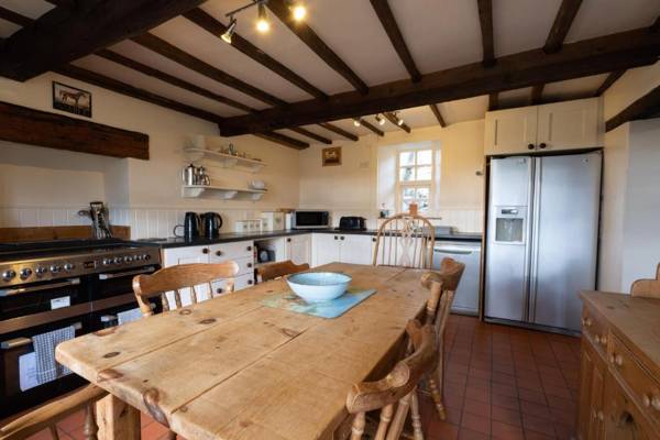 Hulmes Vale House - Sleeps 14 - Peak district