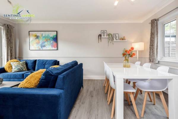 Ascot Pet Friendly Detached 4 Bed House Free Parking