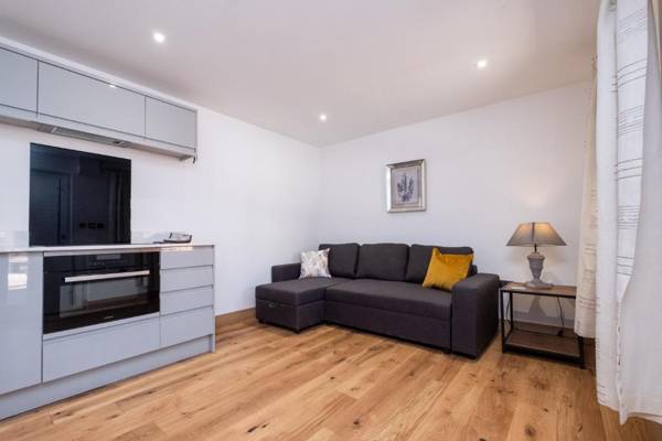 Weeping Willow – Three Tuns Apartments Pettistree