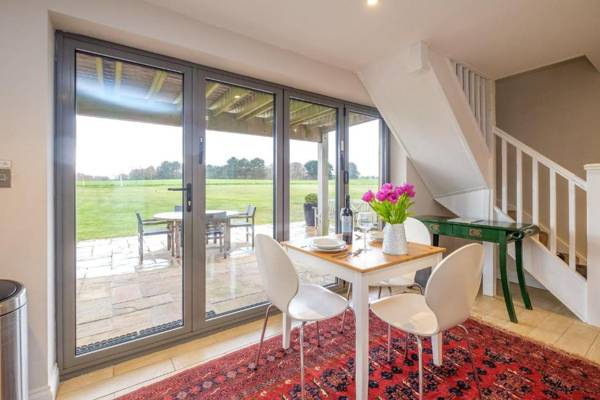 White Cottage Apartment