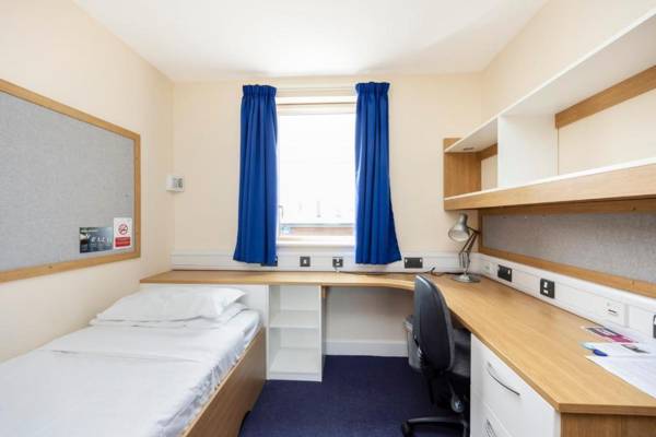 Workspace - Ensuite Rooms at Westminster Hall OXFORD - SK