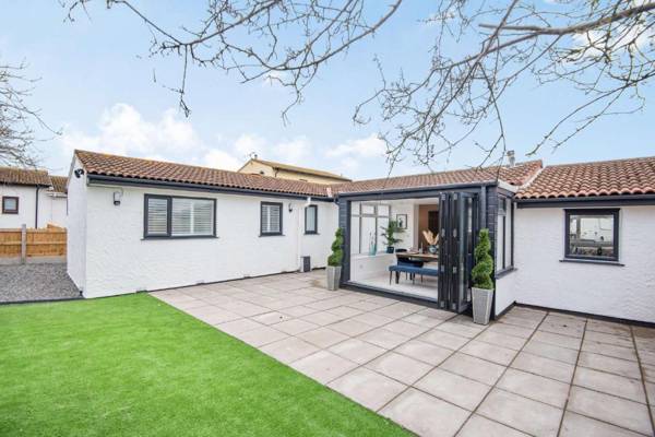 Stunning 3-Bed Cottage in Abergele North Wales