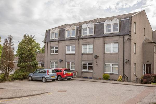 Cults Court Apartment