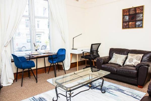 Workspace - The SUMMIT Apartment - Cozy Aberdeen Westend flat - Perfect for Short or Long stay - 1 bedroom