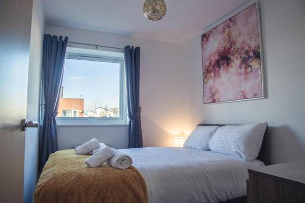 Rest&Recharge at Rylance House by the Etihad Stadium (3 Bedroom 2.5 Bathroom Free Parking)