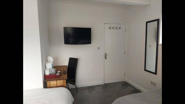 Room in Guest room - Family room with private bathroom