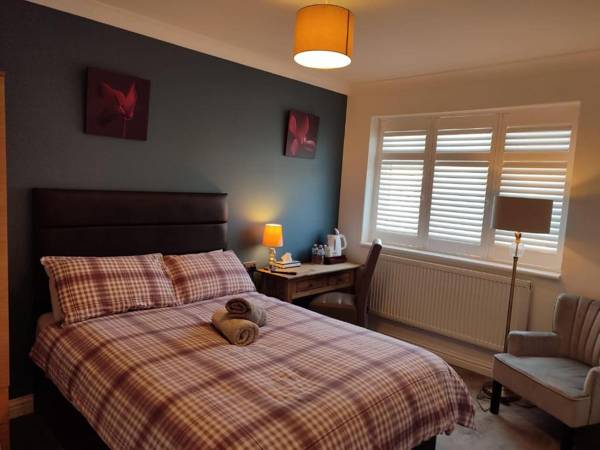 Room in Guest room - Apple House Wembley