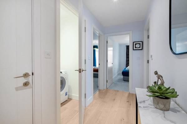 Belmore 2 Bedroom Luxury Apts. in Stanmore - 15