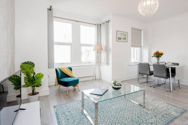 2bed Luxury Apartment - East London - by Damask Homes