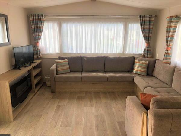 Cedar Deluxe Holiday Home