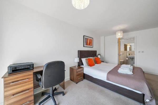 Workspace - Kennet House Superior Serviced Apartment by Ferndale