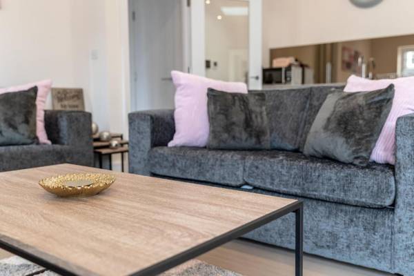 Reading Green Park Village Serviced Apartments