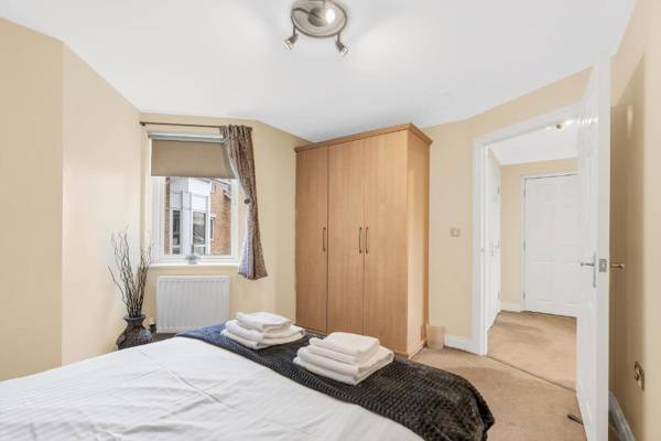 Reading Town Centre River View Serviced Apartments