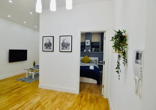 Cosy Central Self Contained Flat by CozyNest