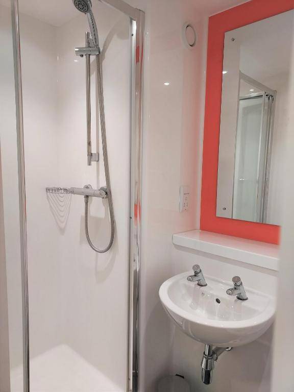 Bright Studios for STUDENTS ONLY READING - SK