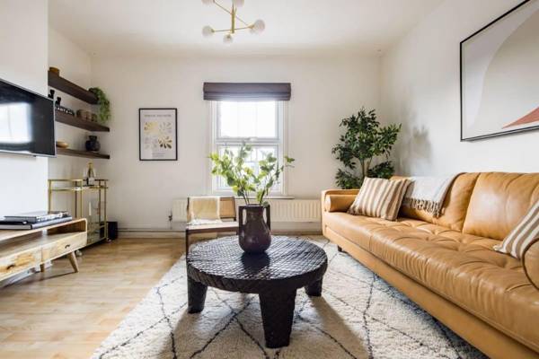 The Reading Wonder - Stunning 2BDR Flat with Parking