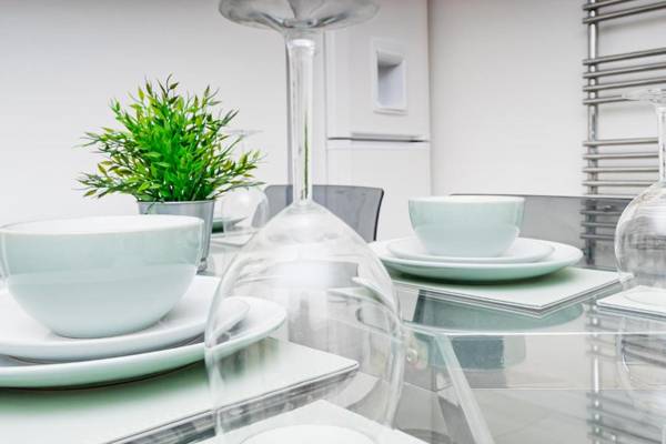 Lovely 2 Bedroom Apartment with Free parking