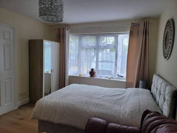 Lovely studio flat in town centre reading