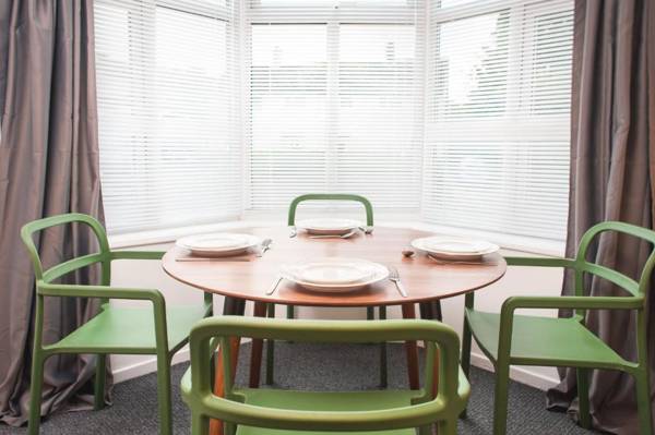 MyCityHaven The KingsWeston - flexible home sleeps 7