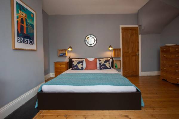 Sleek & Stylish Bristol Getaway with Garden