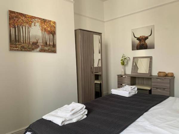 Market Place Apartments - Ideal For Families Tourists Couples & Contractors