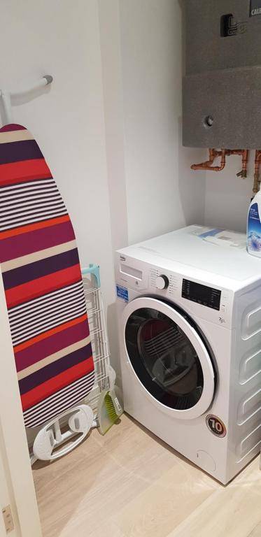 Heart of Ealing Apartment with Garden