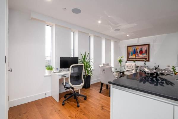 Workspace - GuestReady - Old Town Hall - Beautiful home minutes to City Center