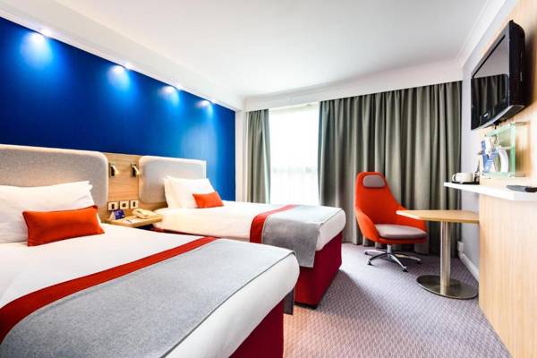 Workspace - Holiday Inn Express London Stansted Airport an IHG Hotel