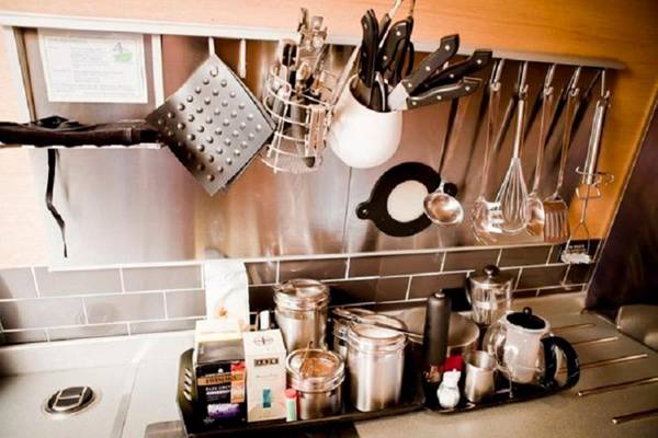 The Four Sisters Boatel - Houseboat