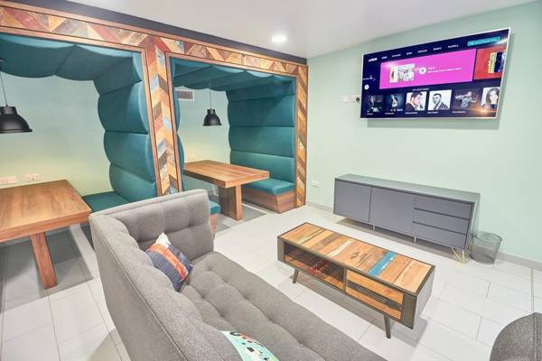 Destiny Student - Meadow Court