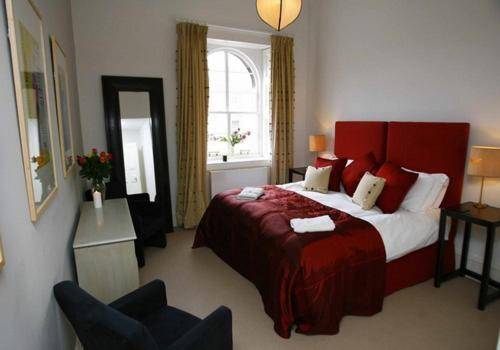 Parliament Sq (apt 15) Royal Mile